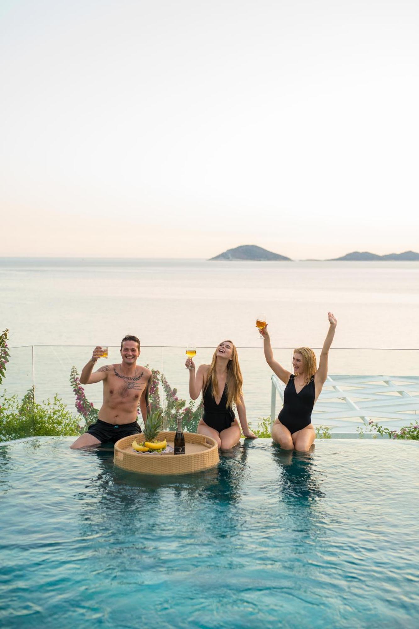 Beachfront White Villa With Private Swimming Pool Kalkan Eksteriør billede
